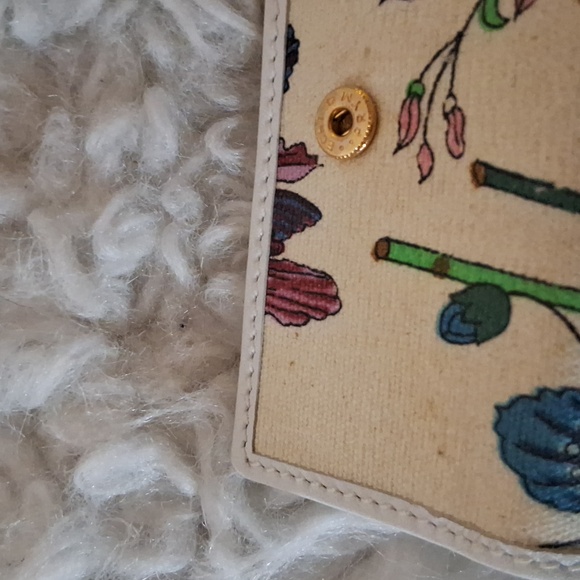 “Gucci Flora 6-Key Holder White Leather Floral Canvas Key Case” - Picture 9 of 9